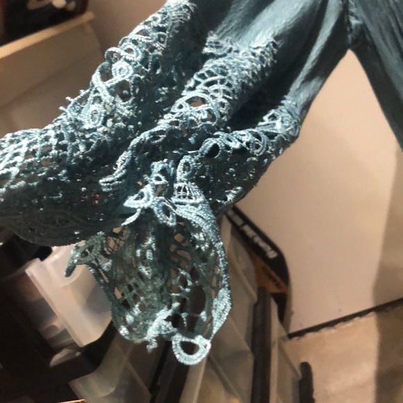 Beautiful vintage boho jacket with gorgeous lace details on sleeve and the hem. - Picture 6 of 16